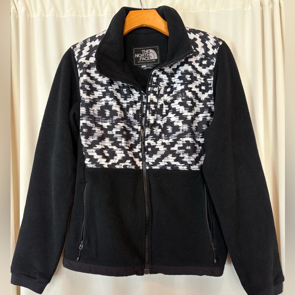 The North Face Fleece zip up. Size Small. Smoke free home